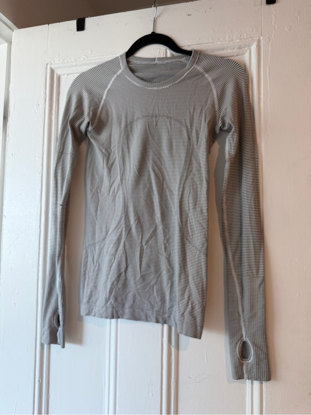 Lululemon Light Gray Striped Long-Sleeve Women’s long sleeve